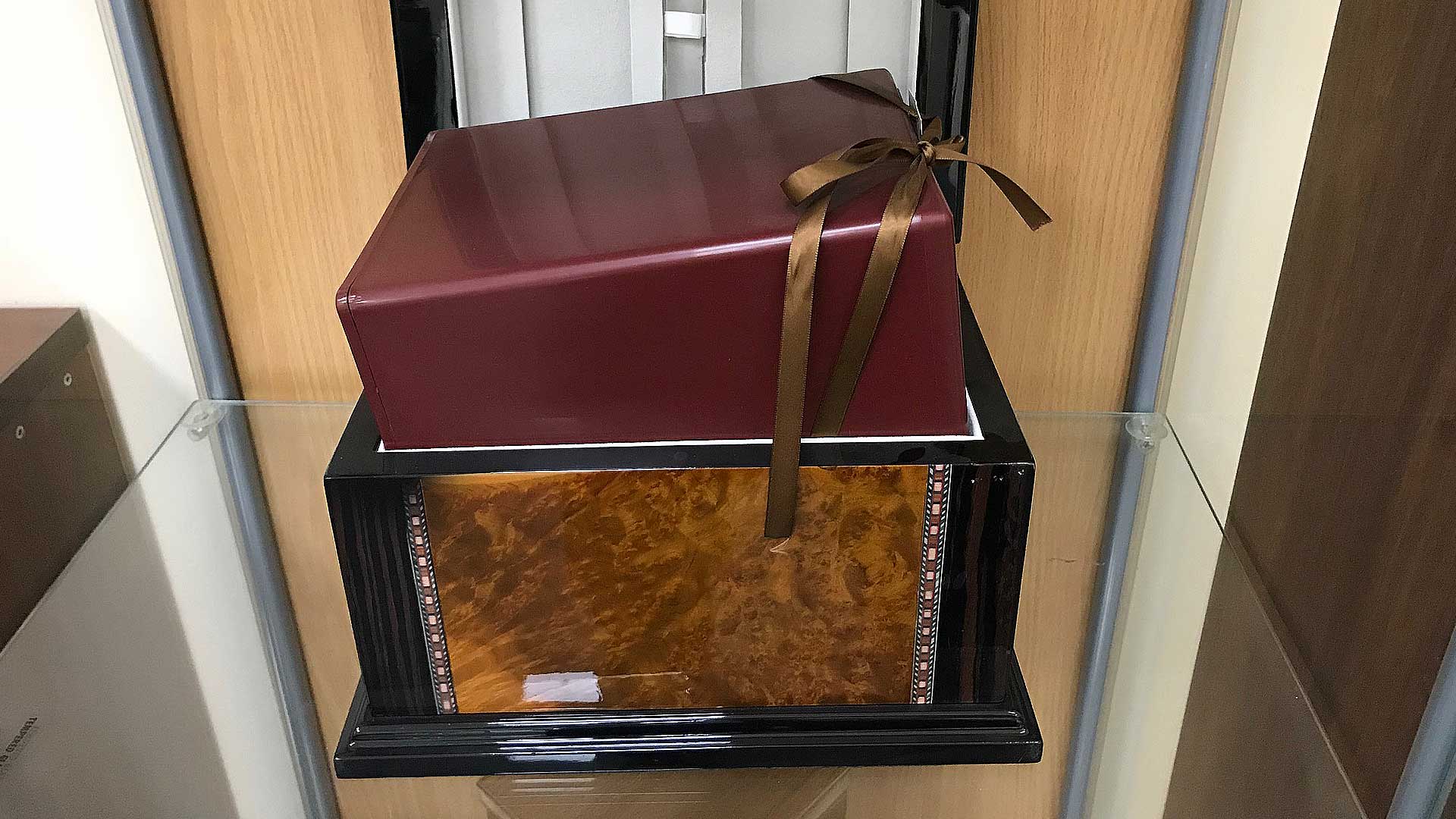 Похоронные урны (капсулы)